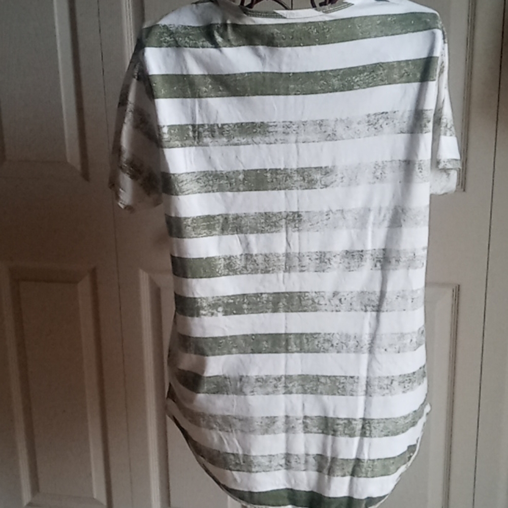 Tee - Picture 4 of 5